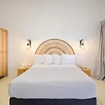 Bonatsa House Kímolos
